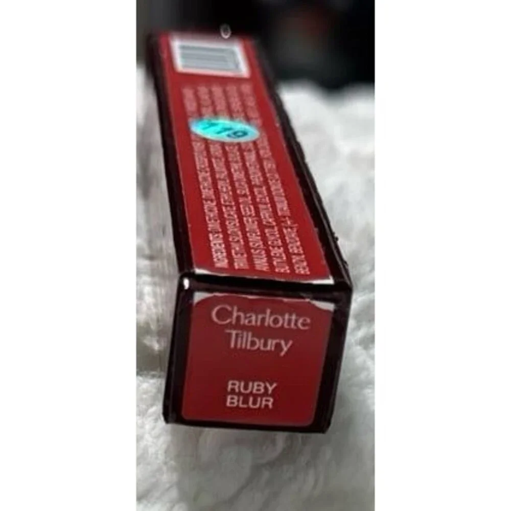 Charlotte Tilbury AIRBRUSH FLAWLESS LIP BLUR Ruby